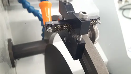 Bridage connecteur T202, préparation métallographique électronique
